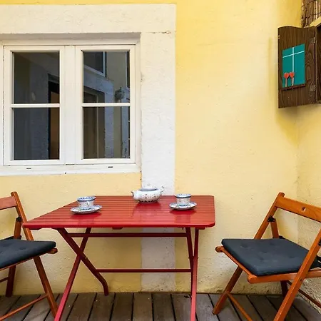 Plum Guide - The Pursuit Of Trivia Apartment *