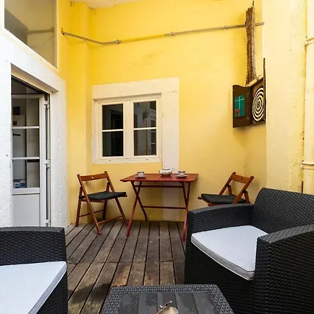 Plum Guide - The Pursuit Of Trivia * Lisboa